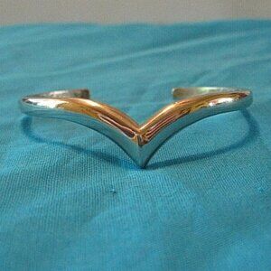 💫3 for $10 Silvertone Chevron Cut Bracelet B